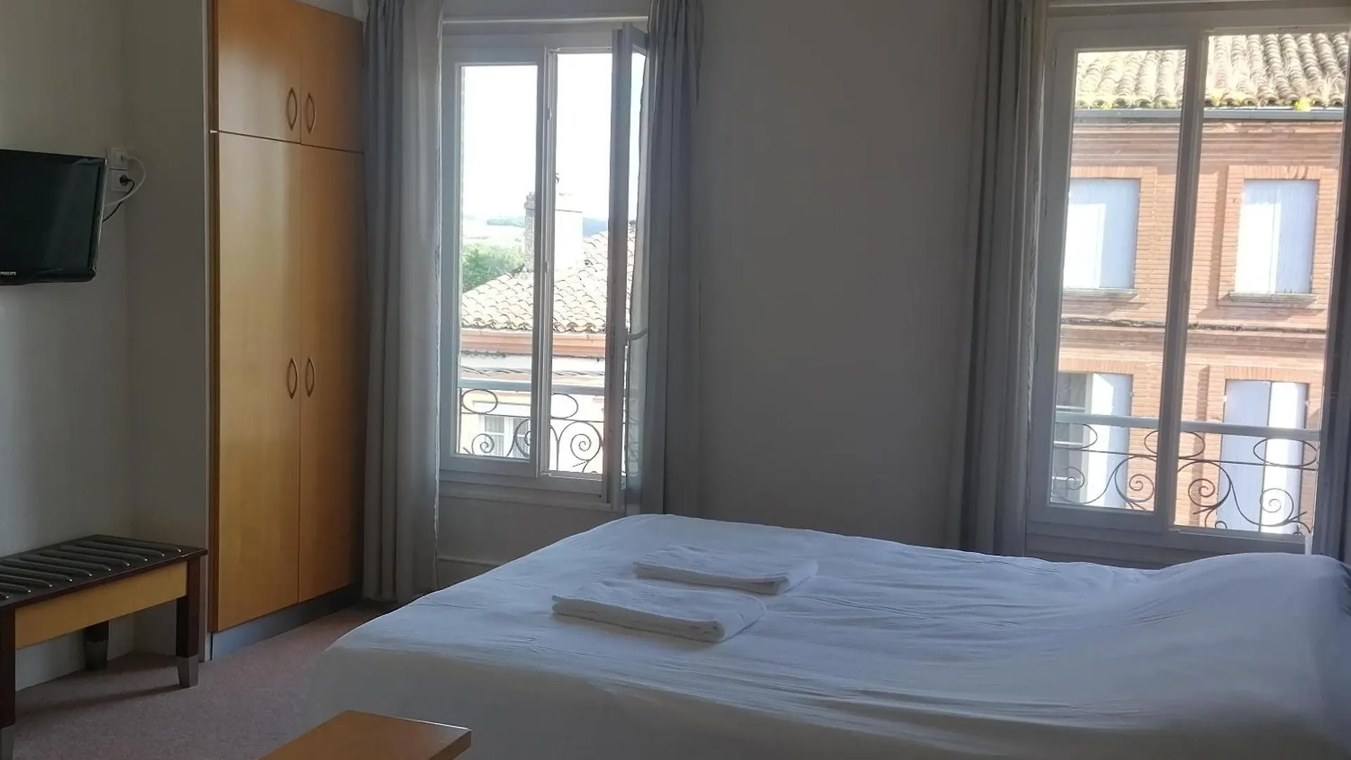 **  Hotel Le Normandy Beaumont-de-Lomagne France