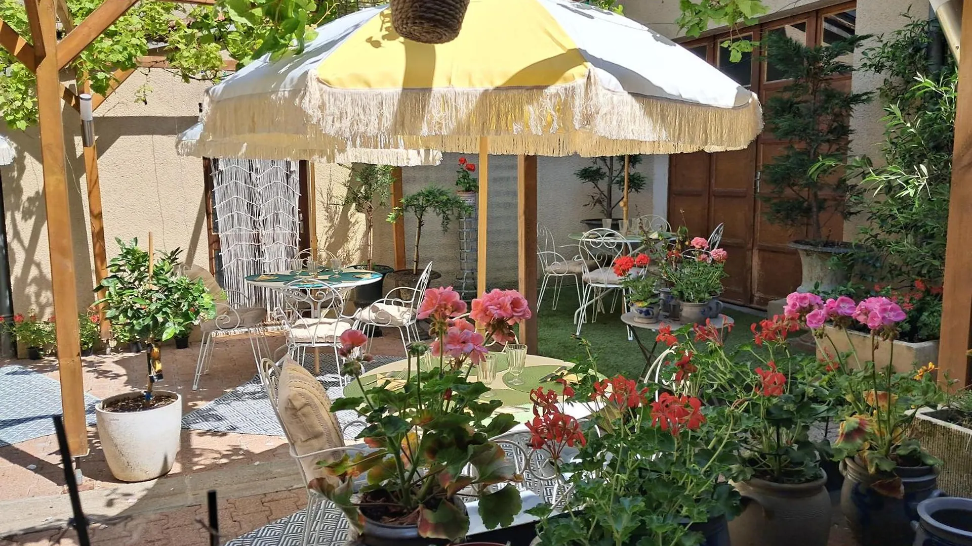 **  Hotel Le Normandy Beaumont-de-Lomagne France